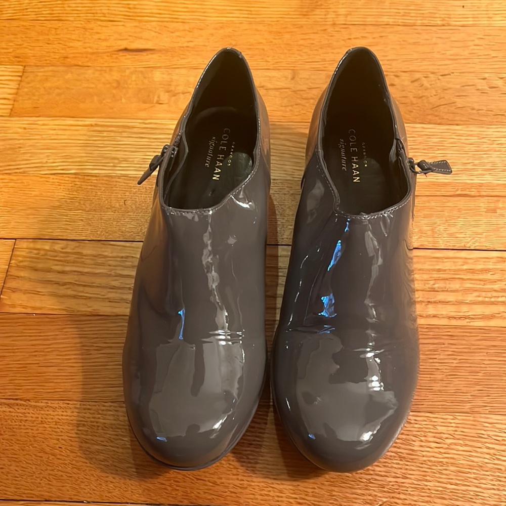 NWOT Cole Haan Grand OS Callie Waterproof Patent gray Leather size 8 with zipper